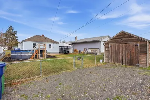 Exterior - 2318 E Columbia Ave, Spokane, WA 99208 photo 3 of 5