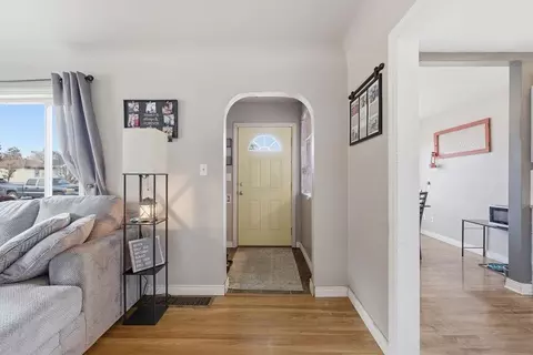 Entry Way - 2318 E Columbia Ave, Spokane, WA 99208 photo 1 of 2