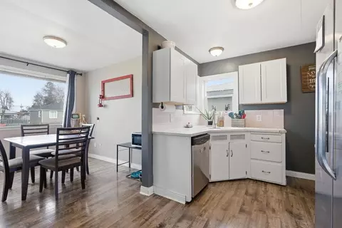 Kitchen - 2318 E Columbia Ave, Spokane, WA 99208 photo 4 of 4
