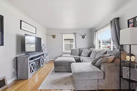 Living - 2318 E Columbia Ave, Spokane, WA 99208 photo 1 of 2