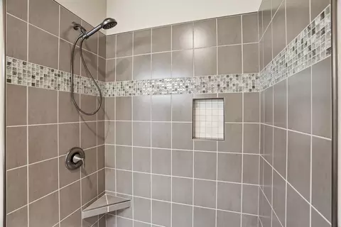 Bath - 1228 E Fireside Ln, Spokane, WA 99208 photo 2 of 5