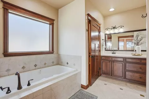 Bath - 1228 E Fireside Ln, Spokane, WA 99208 photo 3 of 5