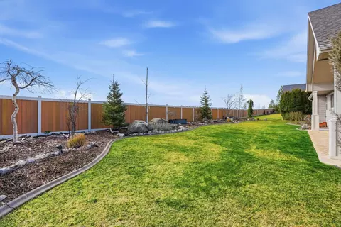 Exterior - 1228 E Fireside Ln, Spokane, WA 99208 photo 4 of 6