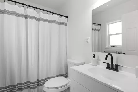 Bath - 2317 E 6th Ave, Spokane, WA 99202 photo 1 of 1