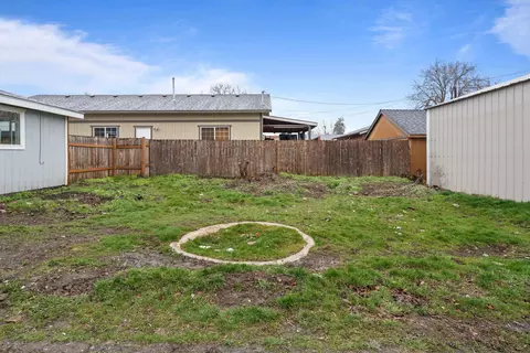 Exterior - 2317 E 6th Ave, Spokane, WA 99202 photo 6 of 8