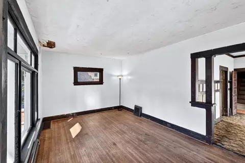 Living - 953 E Ninth Ave, Spokane, WA 99202 photo 2 of 7