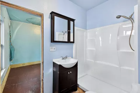 Bath - 953 E Ninth Ave, Spokane, WA 99202 photo 2 of 3