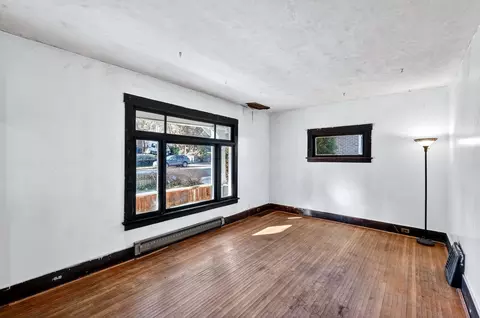 Living - 953 E Ninth Ave, Spokane, WA 99202 photo 5 of 7