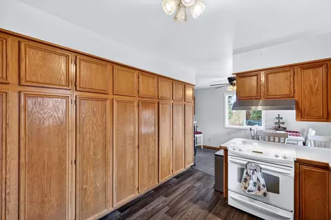Kitchen - 4301 E 16th Ave, Spokane, WA 99223 photo 3 of 4