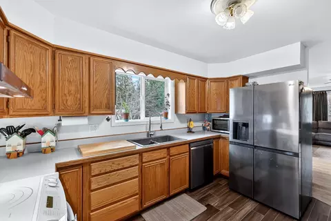 Kitchen - 4301 E 16th Ave, Spokane, WA 99223 photo 2 of 4