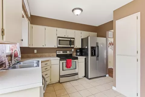 Kitchen - 4020 E 34th Ave, Spokane, WA 99223 photo 3 of 5