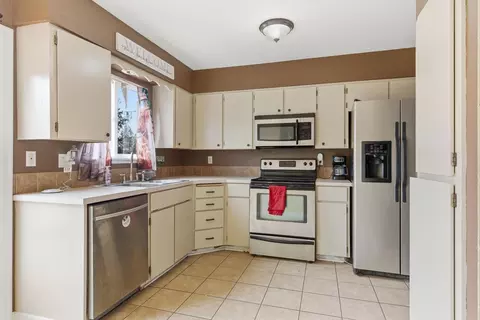 Kitchen - 4020 E 34th Ave, Spokane, WA 99223 photo 2 of 5