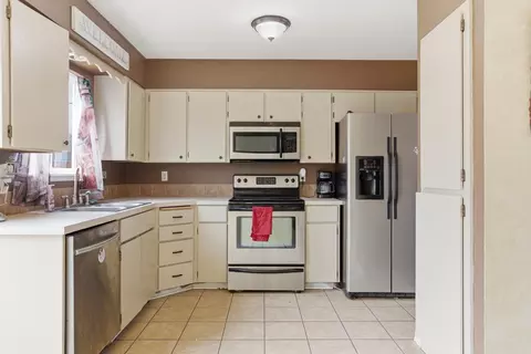 Kitchen - 4020 E 34th Ave, Spokane, WA 99223 photo 4 of 5