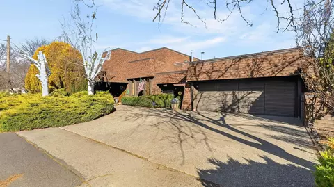 2904 N Maple Rd, Millwood, WA 99212
