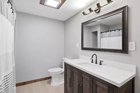 Bath - 1122 E Bedivere Dr, Spokane, WA 99218 photo 3 of 4