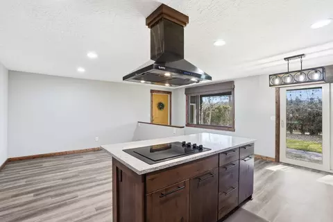 Kitchen - 1122 E Bedivere Dr, Spokane, WA 99218 photo 4 of 5