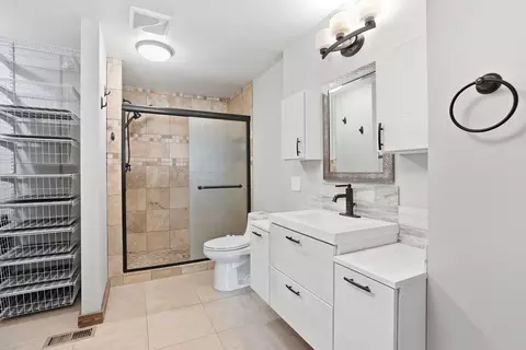 Bath - 1122 E Bedivere Dr, Spokane, WA 99218 photo 1 of 4