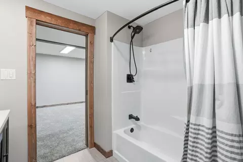Bath - 1122 E Bedivere Dr, Spokane, WA 99218 photo 4 of 4