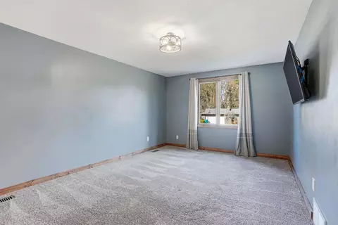 Bedroom - 1122 E Bedivere Dr, Spokane, WA 99218 photo 2 of 5