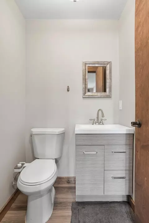 Bath - 1122 E Bedivere Dr, Spokane, WA 99218 photo 2 of 4