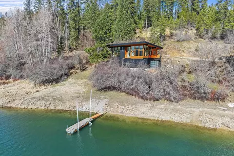300 Cedar Ln, Newport, WA 99156
