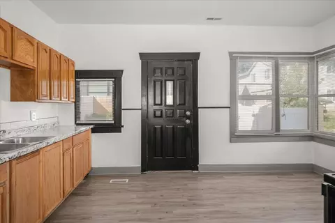 Entry Way - 2907 E Jackson Ave, Spokane, WA 99207 photo 1 of 3