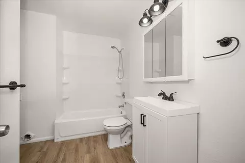 Bath - 2907 E Jackson Ave, Spokane, WA 99207 photo 3 of 3