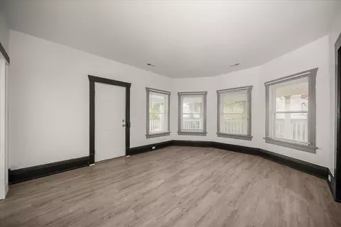 Living - 2907 E Jackson Ave, Spokane, WA 99207 photo 4 of 9