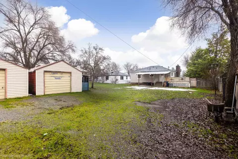 Exterior - 2203 E Marshall Ave, Spokane, WA 99207 photo 9 of 11