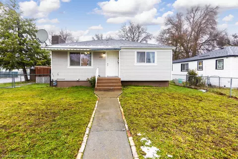 Exterior - 2203 E Marshall Ave, Spokane, WA 99207 photo 2 of 11