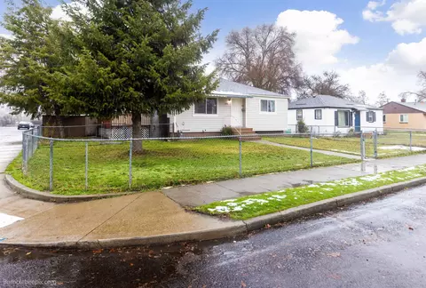 Exterior - 2203 E Marshall Ave, Spokane, WA 99207 photo 10 of 11