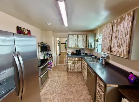 Kitchen - 804 E 38th Ave, Spokane, WA 99203 photo 5 of 6