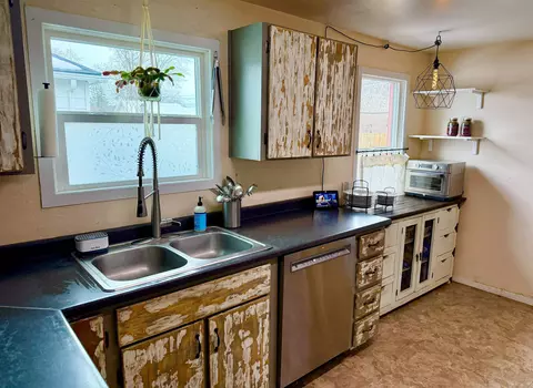Kitchen - 804 E 38th Ave, Spokane, WA 99203 photo 2 of 6