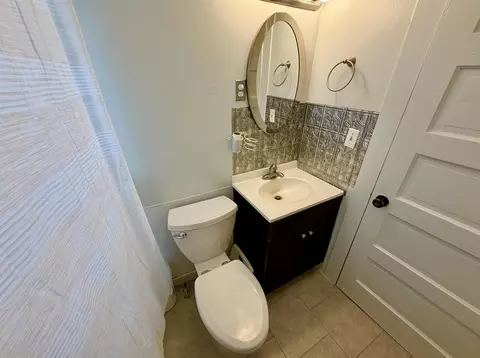 Bath - 804 E 38th Ave, Spokane, WA 99203 photo 2 of 2