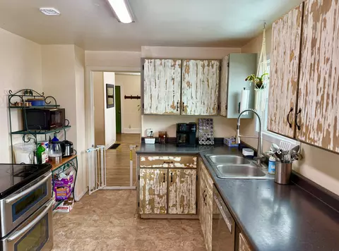 Kitchen - 804 E 38th Ave, Spokane, WA 99203 photo 4 of 6