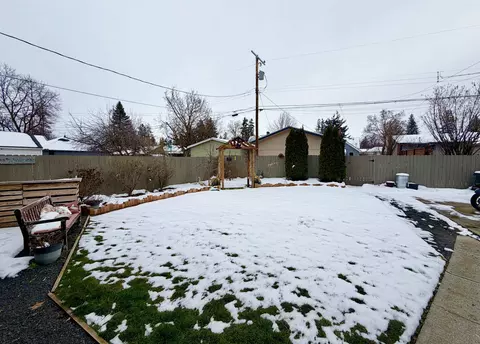 Exterior - 804 E 38th Ave, Spokane, WA 99203 photo 19 of 21
