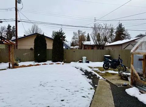 Exterior - 804 E 38th Ave, Spokane, WA 99203 photo 18 of 21