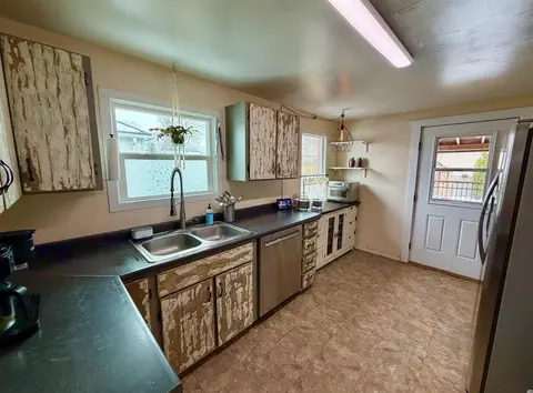Kitchen - 804 E 38th Ave, Spokane, WA 99203 photo 1 of 6