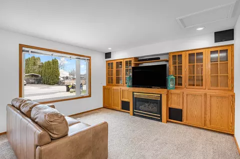 Living - 11118 E Fairview Ave, Spokane Valley, WA 99206 photo 1 of 9