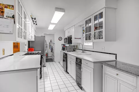 Kitchen - 11118 E Fairview Ave, Spokane Valley, WA 99206 photo 2 of 3