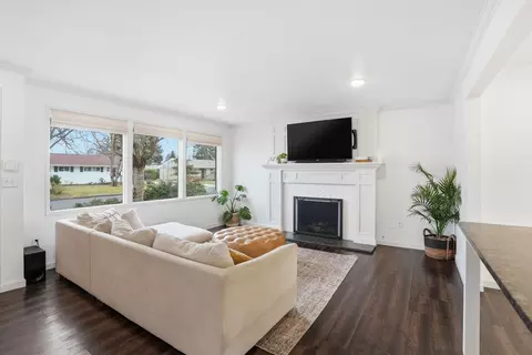 Living - 2803 E 39th Ave, Spokane, WA 99223 photo 1 of 2