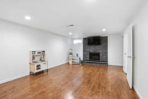 Living - 2803 E 39th Ave, Spokane, WA 99223 photo 2 of 2