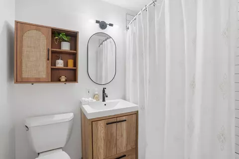 Bath - 2803 E 39th Ave, Spokane, WA 99223 photo 2 of 3