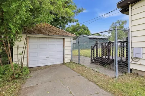 Exterior - 718 E Queen Ave, Spokane, WA 99207 photo 5 of 5