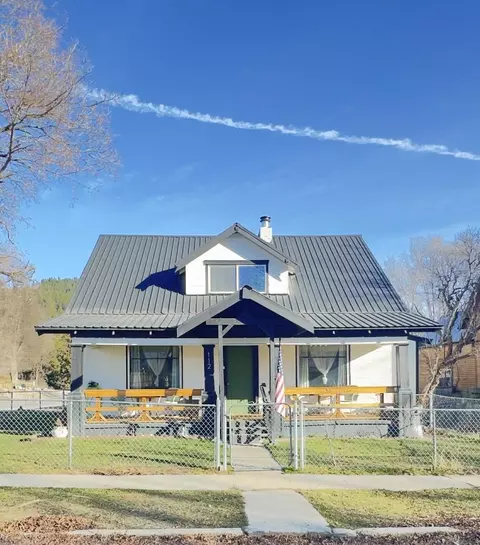 112 Houghton St, Ione, WA 99139