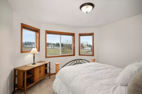 Bedroom - 7303 E Bigelow Gulch Rd, Spokane, WA 99217 photo 4 of 5