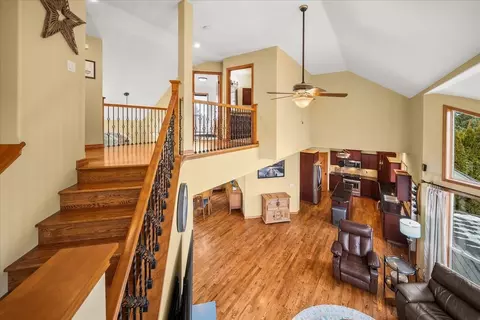 Entry Way - 7303 E Bigelow Gulch Rd, Spokane, WA 99217 photo 2 of 5