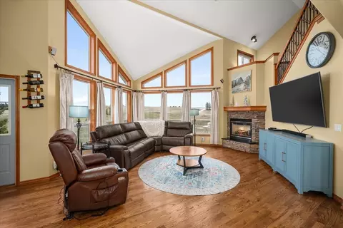 Living - 7303 E Bigelow Gulch Rd, Spokane, WA 99217 photo 3 of 4