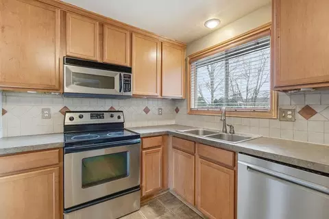 Kitchen - 11516 E 37th Ave, Spokane Valley, WA 99206 photo 2 of 4