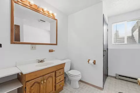 Bath - 11516 E 37th Ave, Spokane Valley, WA 99206 photo 3 of 3